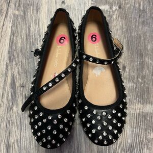 Stylish Shoes with Rhinestone Accents